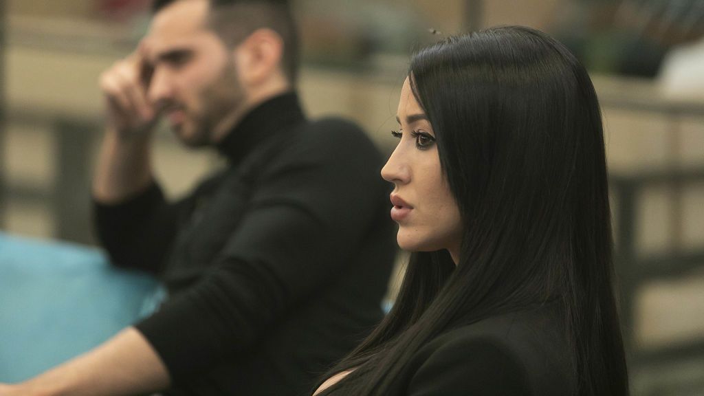 Aurah desconfía y ve enemigos por todos lados: Aurah desconfía y ve enemigos por todos lados: