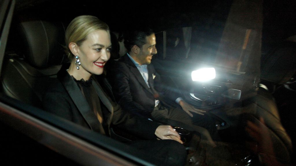 Marta Ortega y su ya marido Carlos Torretta, llegando en coche al cóctel de su boda