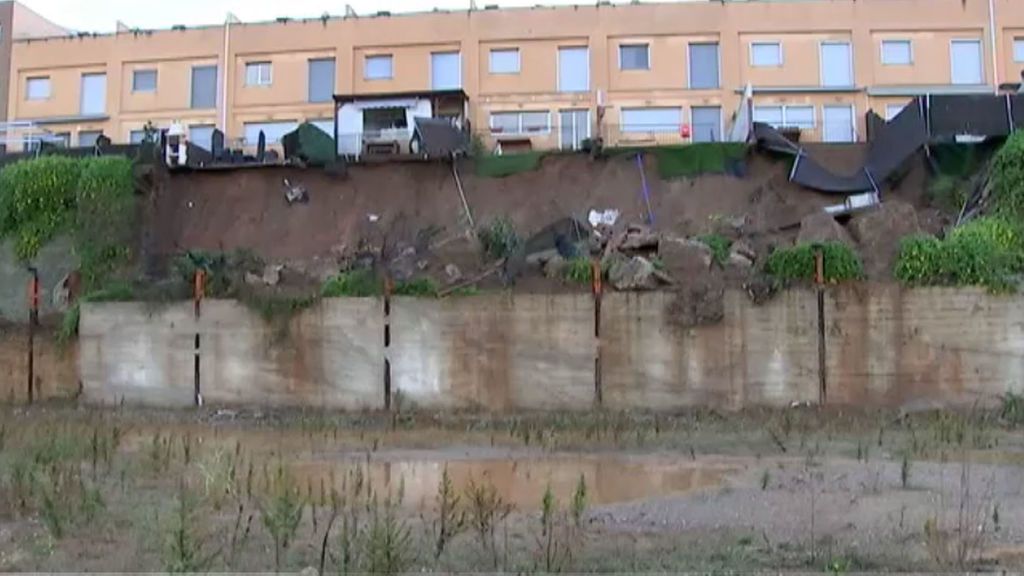 Un centenar de desalojados por un derrumbe en Viladecavalls