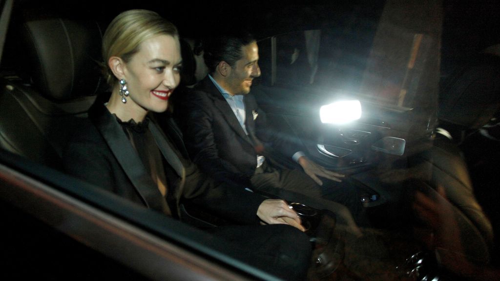 Marta Ortega y su ya marido Carlos Torretta, llegando en coche al cóctel de su boda