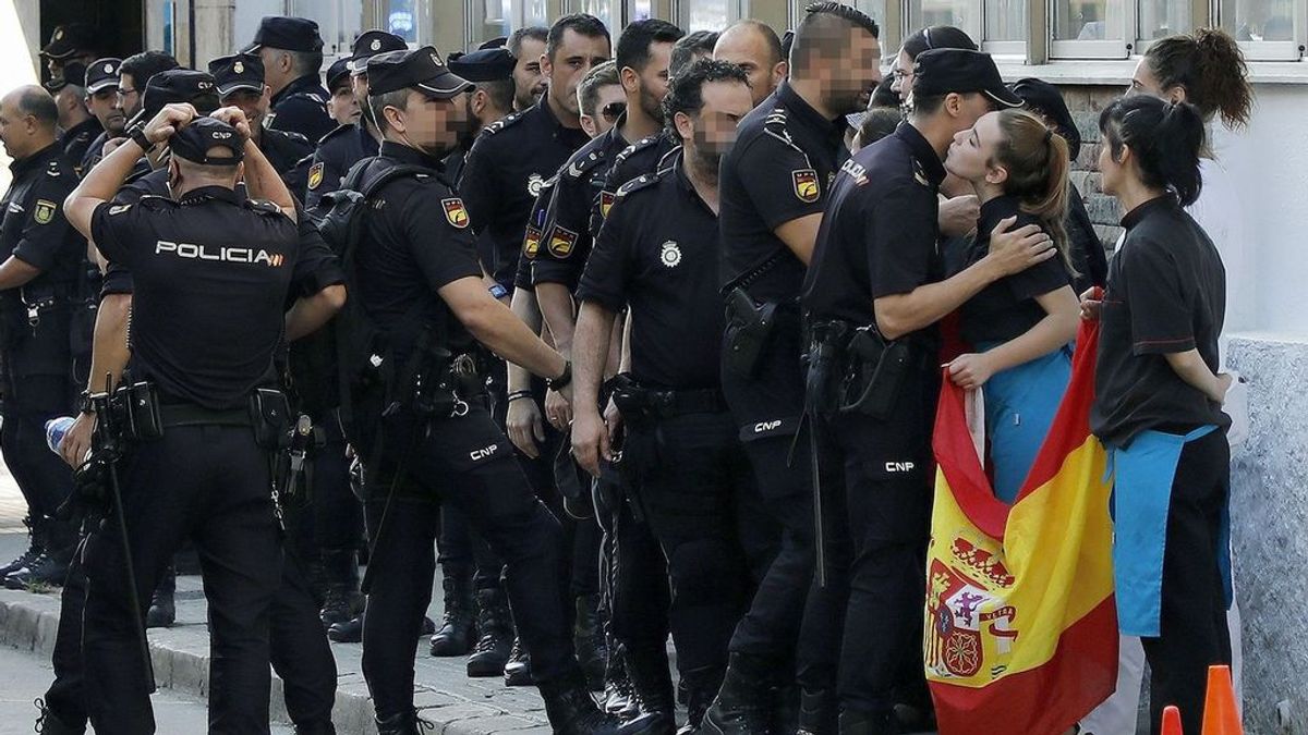 Los agentes de las fuerzas de seguridad huyen de Cataluña