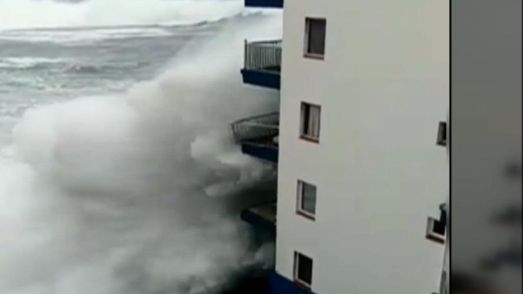 Una ola gigante en Tenerife