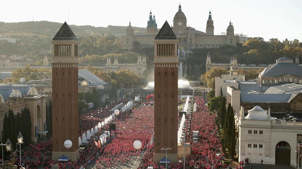 Productos de limpieza, pintauñas y revistas del corazón: la polémica bolsa de regalos de la Carrera de la Mujer