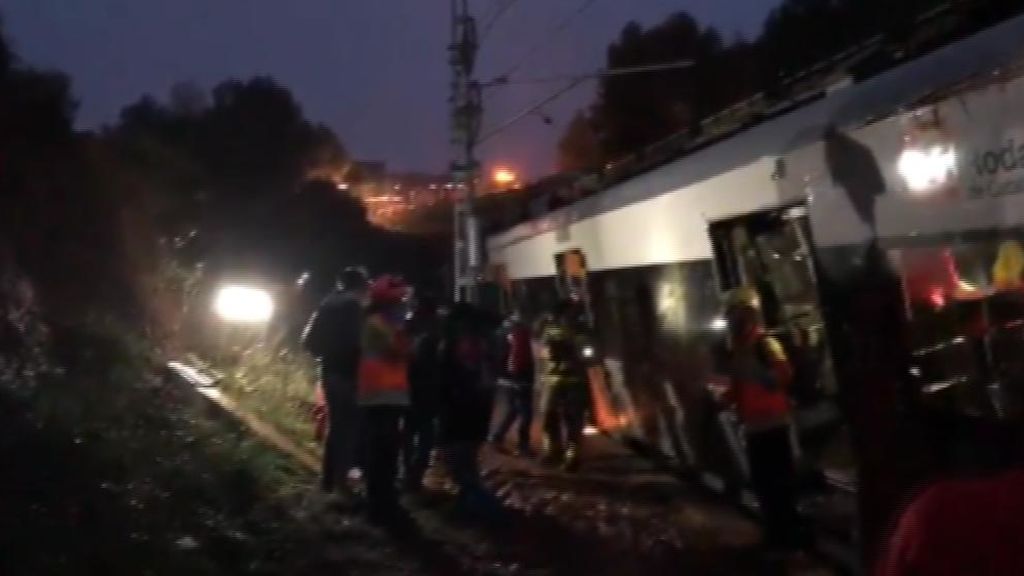 Primeras imágenes del descarrilamiento del tren entre Tarrasa y Manresa