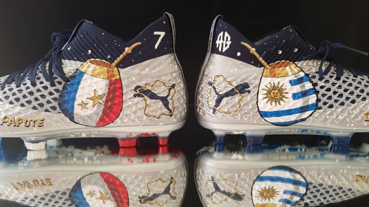 El amor de Griezmann por su ‘segunda patria’: unos mates y las banderas de Francia y Uruguay en las botas El amor de Griezmann por su ‘segunda patria’: unos mates y las banderas de Francia y Uruguay en las botas