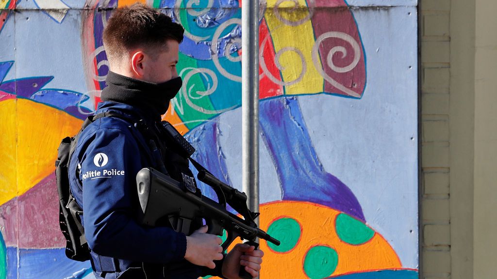 Un hombre ataca con un cuchillo a un policía en Bruselas