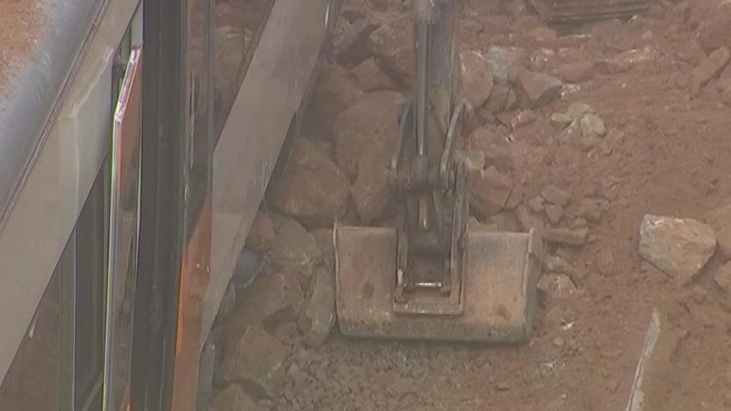Las vías en Vacarisses siguen bloqueadas por el tren descarrilado