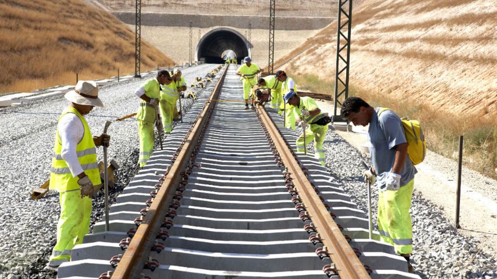 Muere un trabajador de una descarga eléctrica en la vía férrea del AVE en Valencia