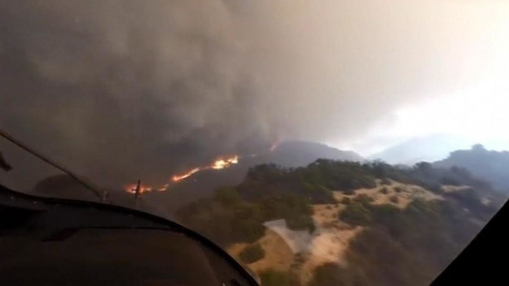 Rescate in extremis en un Malibú rodeado por el fuego