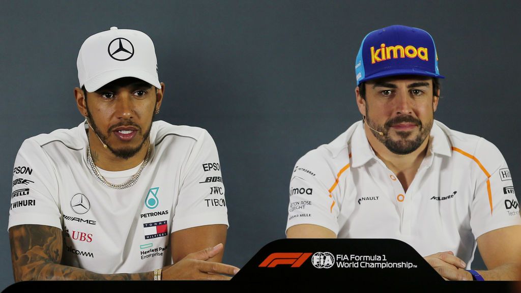 La broma de Hamilton a Alonso en su última rueda de prensa como piloto de F1