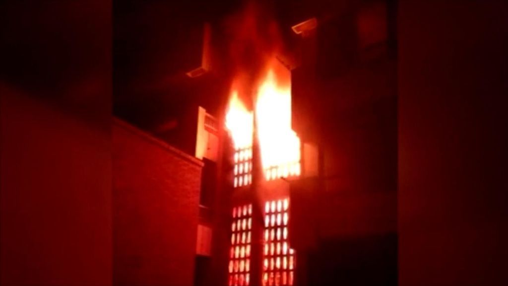 El autor del incendio en Granada puso masilla en la puerta para volver a entrar