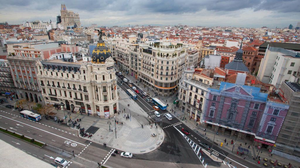 A la nueva Gran Vía le ha tocado de todo: nuevas aceras, 'Black Friday'...¿sobrevivirá?