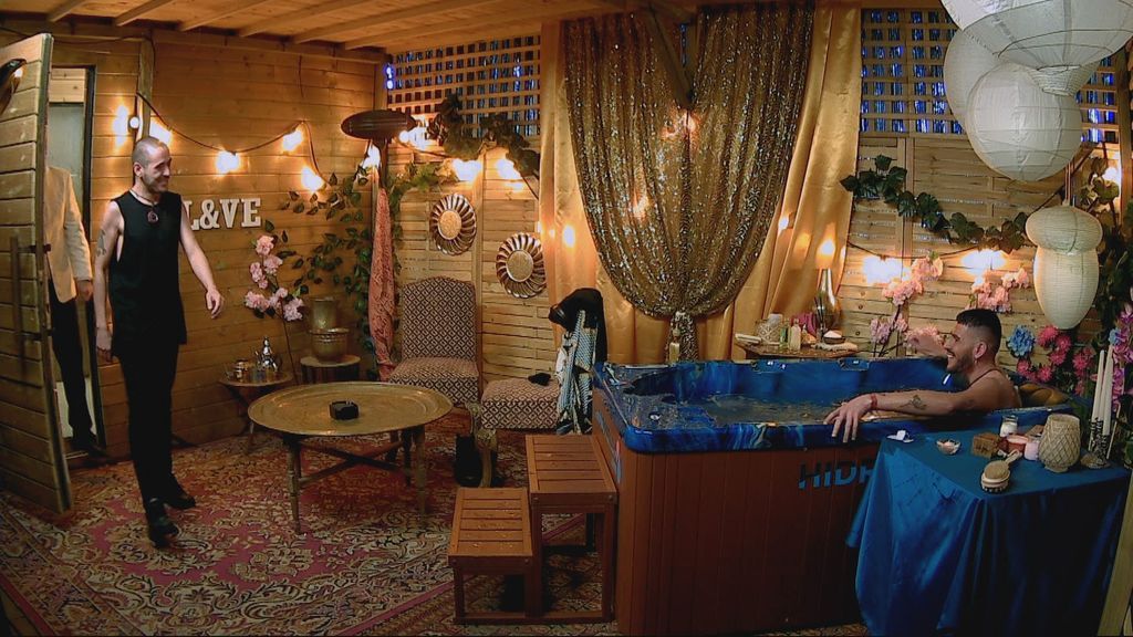 Cita en un 'hamman' en 'First dates moonlight club'.