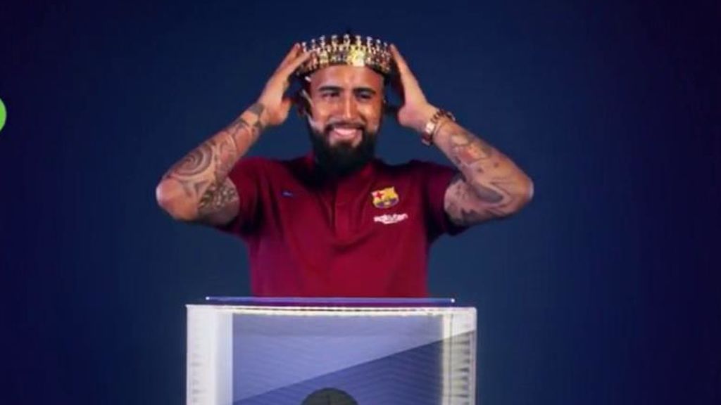 ¿Qué hay dentro de la caja? El divertido juego al que el Barcelona ha sometido a Arturo Vidal