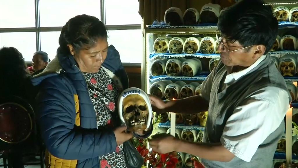 Increíble pero cierto: usan los cráneos de sus familiares con un extraño próposito