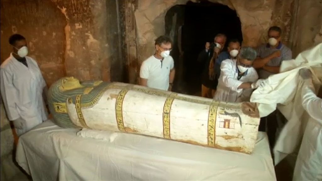 Presentan en Luxor una tumba y varios sarcófagos del antiguo Egipto