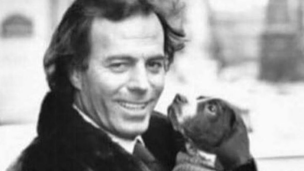 La tierna dedicatoria de Julio Iglesias a Hey!, el perro de su vida (y la anécdota que les unió 'forever')