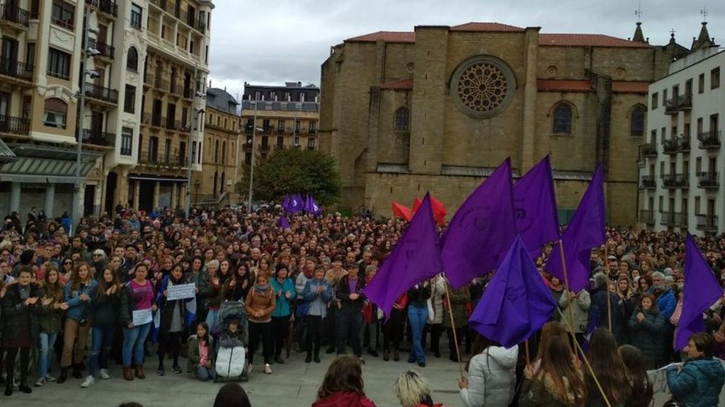 "Ni una menos, vivas nos queremos", las manifestaciones del 25N en imágenes