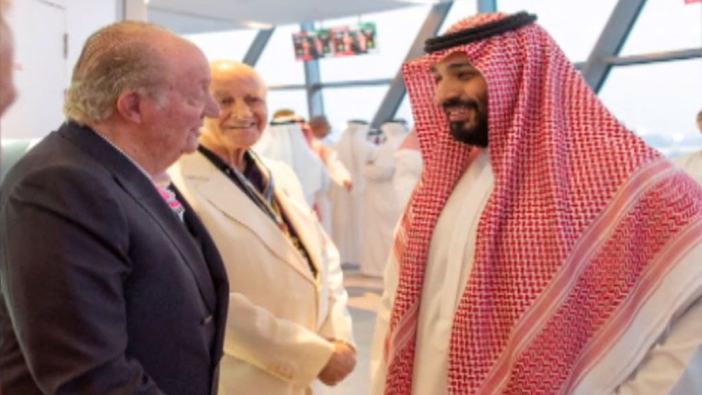 Polémica imagen del rey emérito con el príncipe heredero saudí