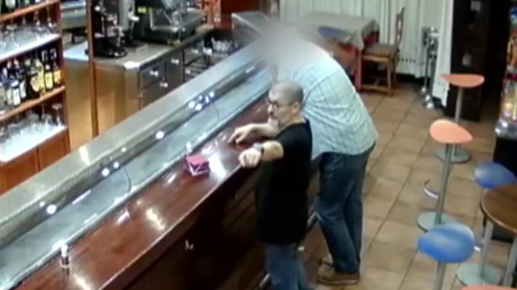 Las cámaras de seguridad captan la detención del 'Rey del Cachopo' en el restaurante de Zaragoza