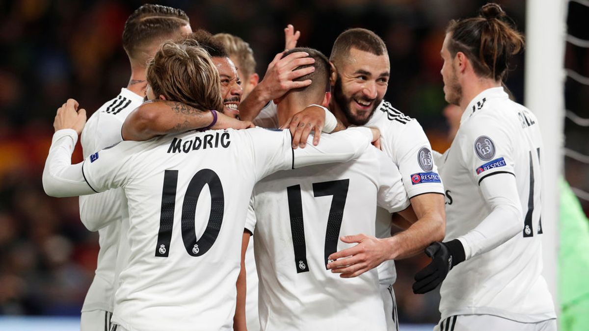 El Madrid vence en Roma con una leve mejora (0-2) y se mete en octavos como líder de grupo
