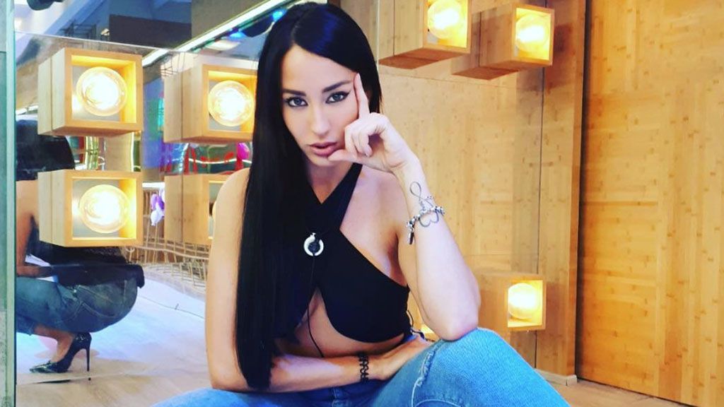 Aurah Ruiz regresa a Canarias y se deshace de sus extensiones