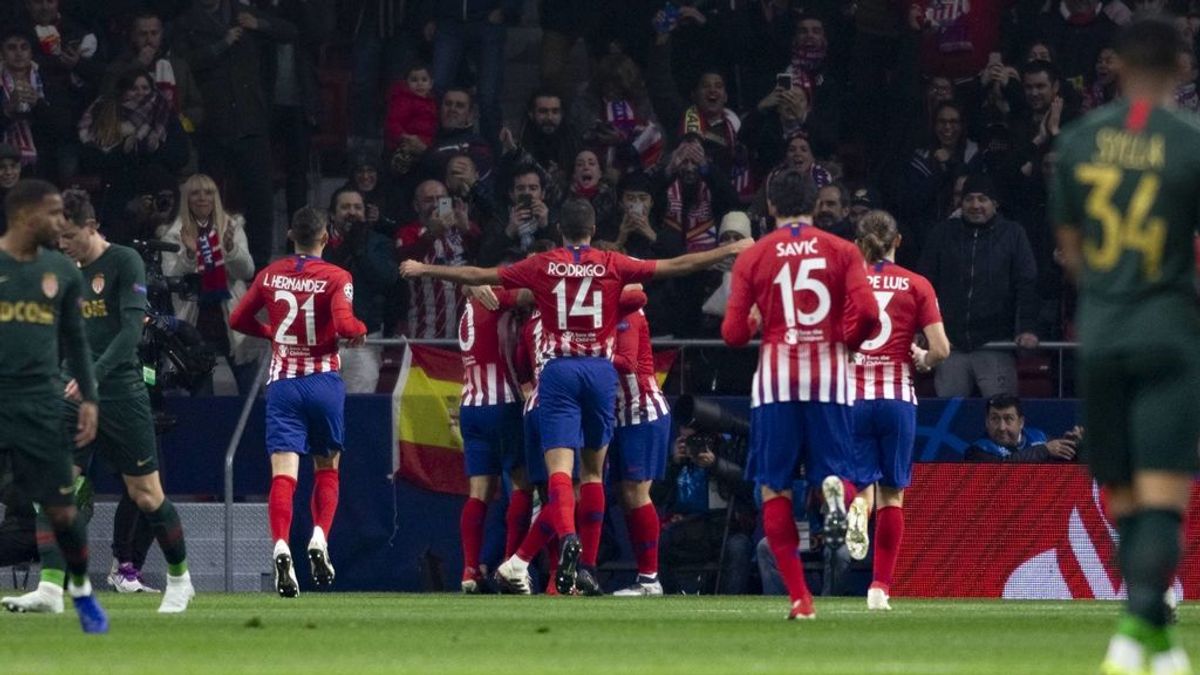 El Atlético de Madrid cumple (2-0) contra el Mónaco y aprieta al Dortmund en la lucha por el primer puesto El Atlético de Madrid cumple (2-0) contra el Mónaco y aprieta al Dortmund en la lucha por el primer puesto