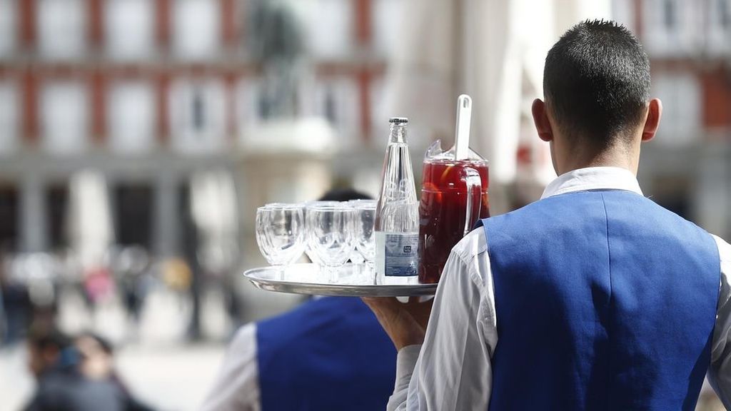 Estudian que los trabajadores fichen para acabar con las horas extras sin cobrar