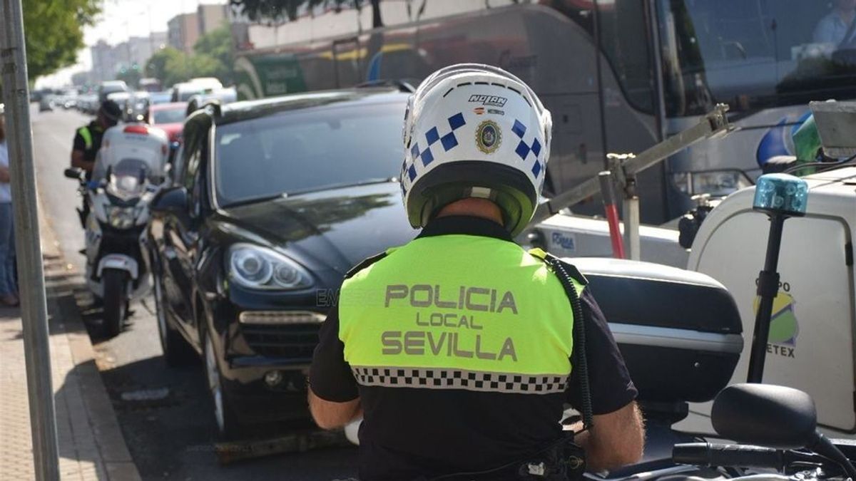Detenido en Sevilla por conducir ebrio, intentar sobornar a un agente y después agredirle