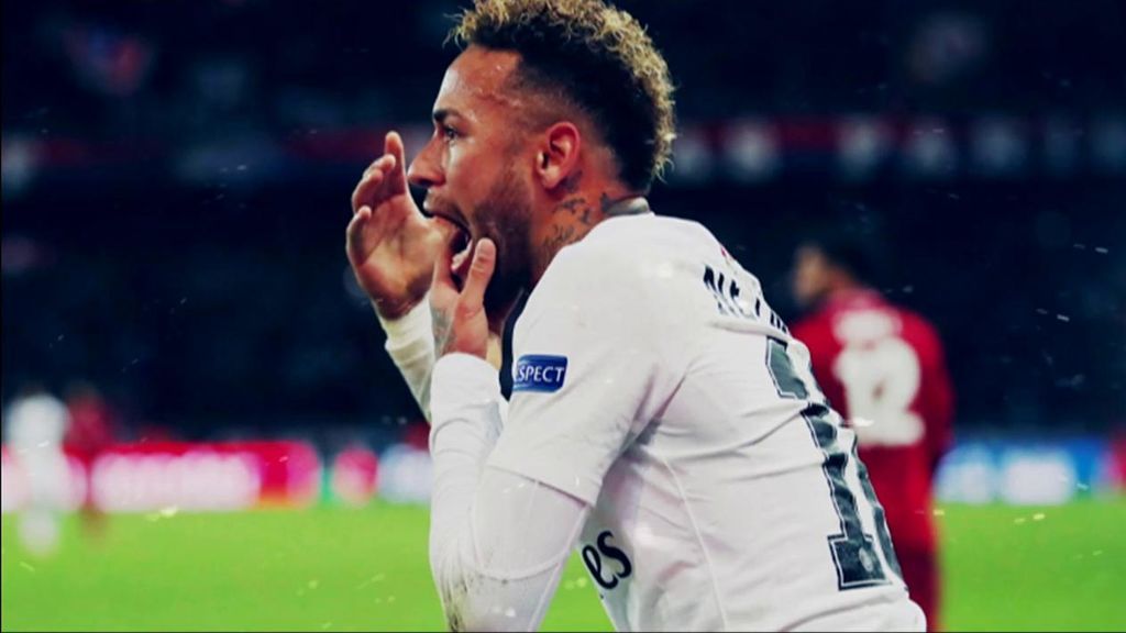 Neymar pierde un balón porque estaba arengando al público ante el Liverpool