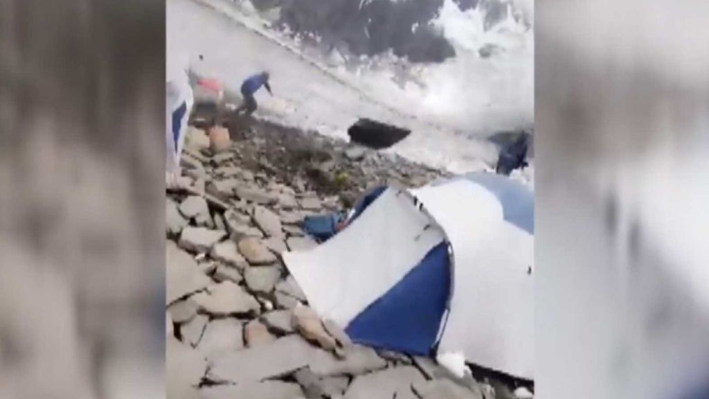Un alpinista se salva por los pelos de morir aplastado por una roca