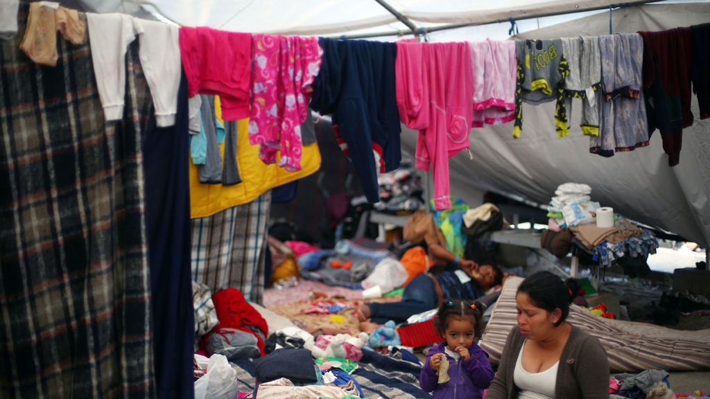 Caravana en Tijuana: El hambre y la desesperación se instalan entre los inmigrantes