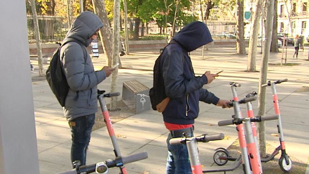 Los patinetes llegan a Málaga y se prohíben en Segovia: la cara y la cruz de un nuevo medio de transporte