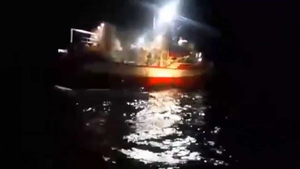 El barco 'Open Arms' acude a Libia a rescatar a los 12 inmigrantes a bordo del pesquero