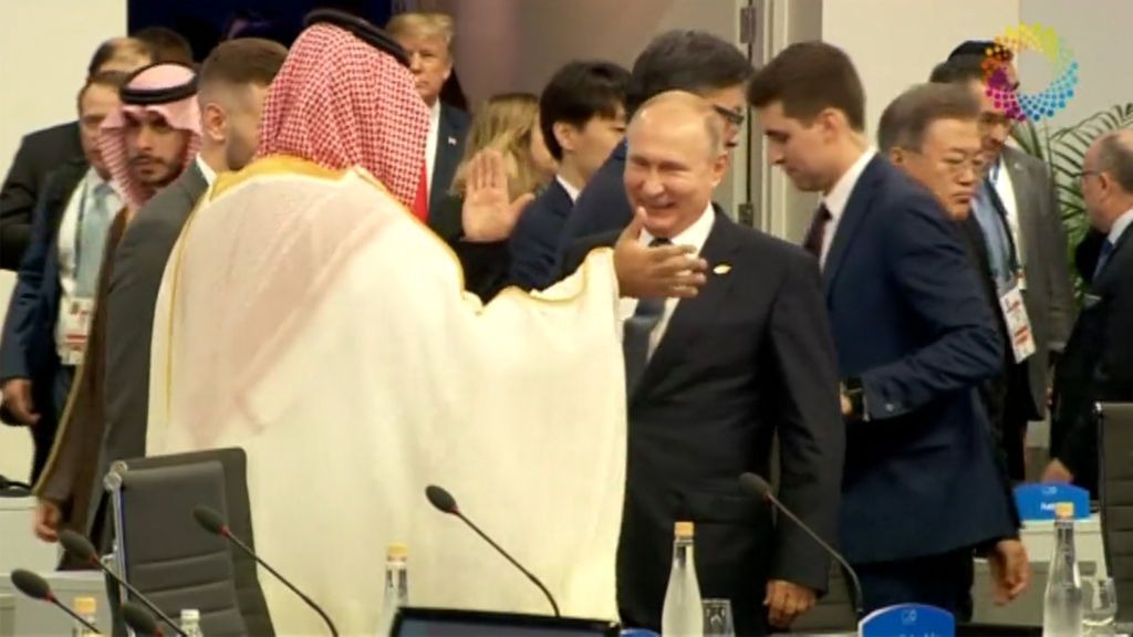 El ‘colegueo’ de Putin y Salman, la insólita imagen del G20