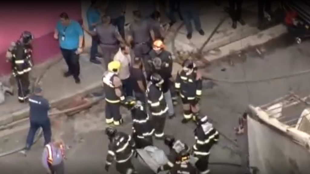 Dos muertos tras estrellarse una avioneta en un barrio residencial en Sao Paulo (Brasil)