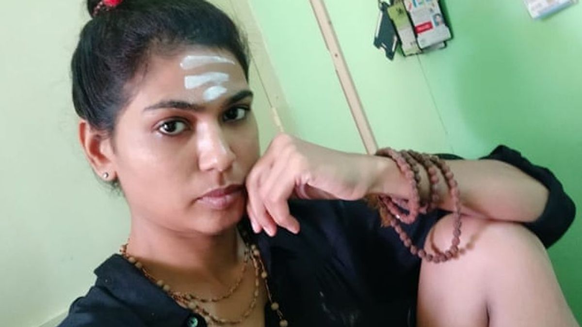 Arrestan a una joven por publicar una foto "enseñando el muslo" en India