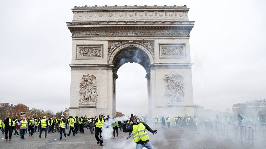Los 'chalecos amarillos' continúan las protestas por tercer finde consecutivo Los 'chalecos amarillos' continúan las protestas por tercer finde consecutivo