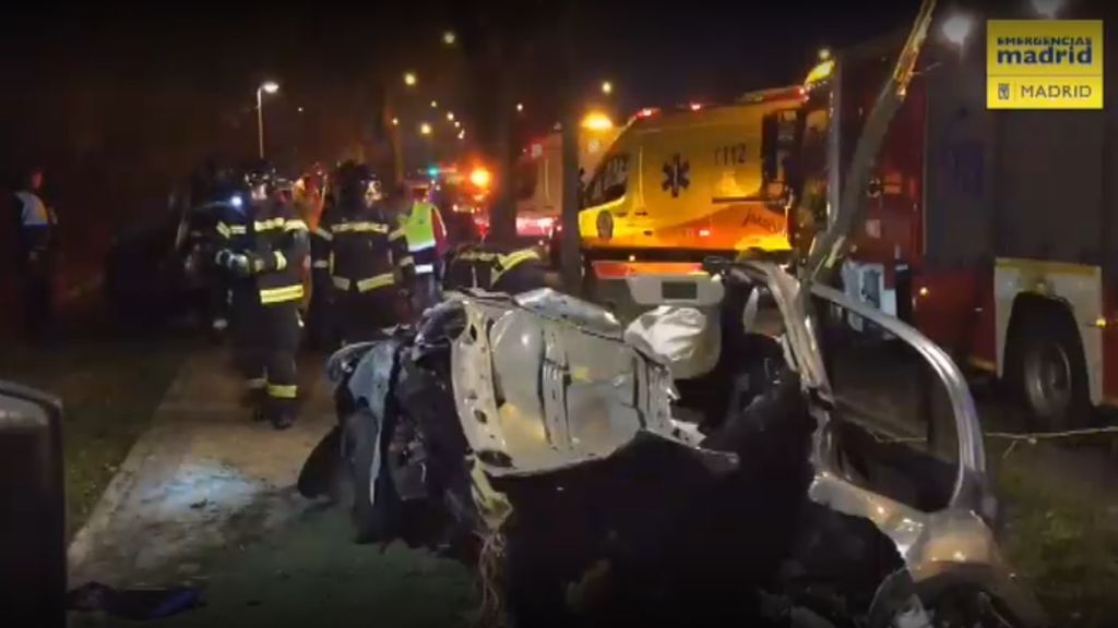 Fallece un joven de 27 años al estrellar su coche contra un árbol en Villaverde, Madrid