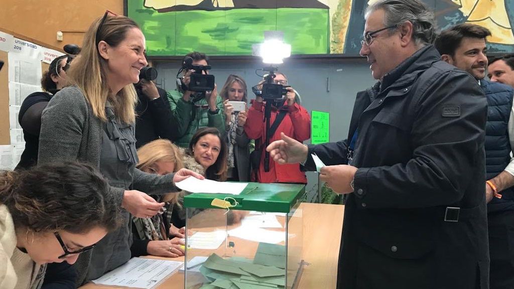 El exministro Juan Ignacio Zoido también se ha acercado a votar