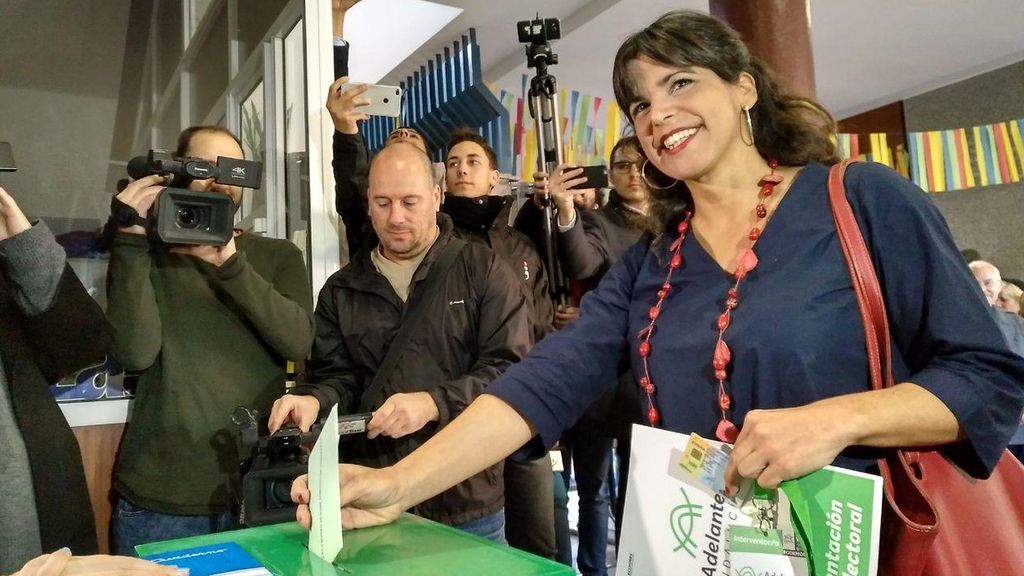Teresa Rodríguez, candidata por Adelante Andalucía, vota en Cádiz