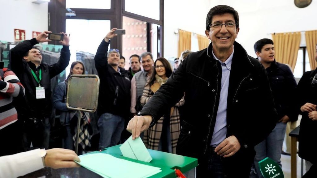 Juan Marín, candidato por Ciudadanos, vota en Sanlúcar de Barrameda