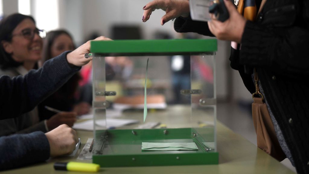 Los colegios electorales para los undécimos comicios autonómicos andaluces han abierto a las 09.00 horas del domingo