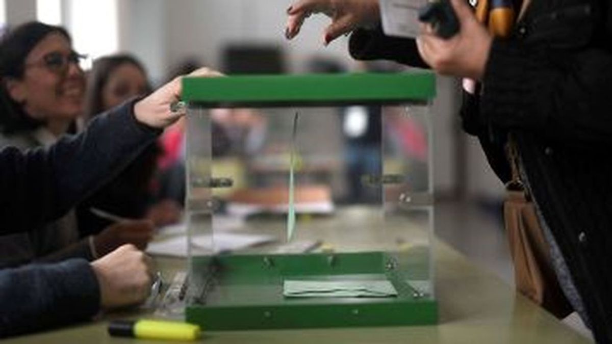 Elecciones Andalucía: la participación a las 14:00 es del 29,9%, cuatro puntos menos que en 2015