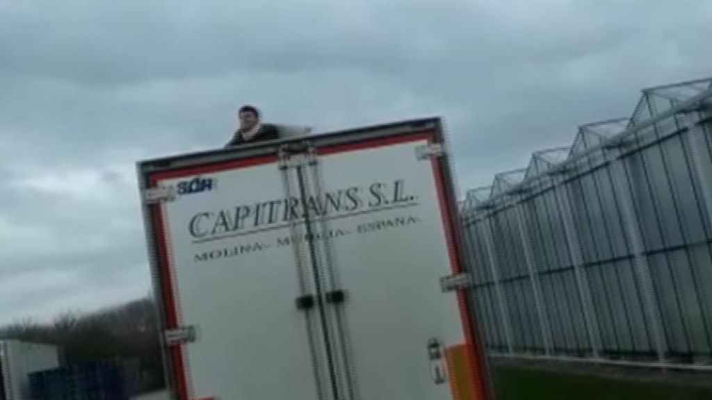 Una docena de inmigrantes se cuelan en un camión para llegar al Reino Unido