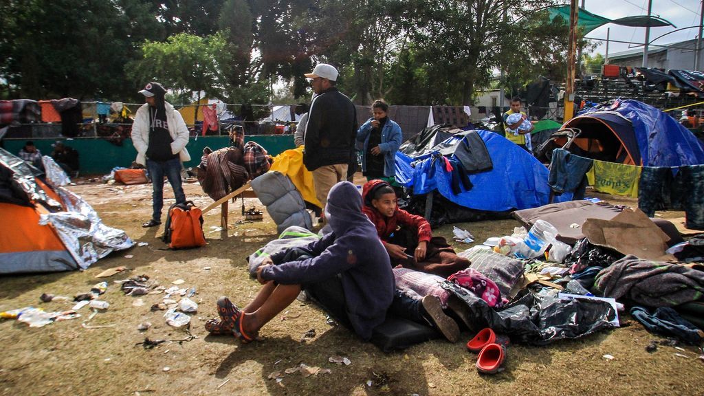 Migrantes de la caravana comienzan una huelga de hambre en México