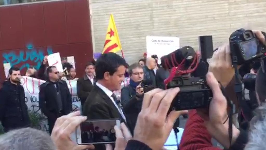 Boicotean un acto de Manuel Valls