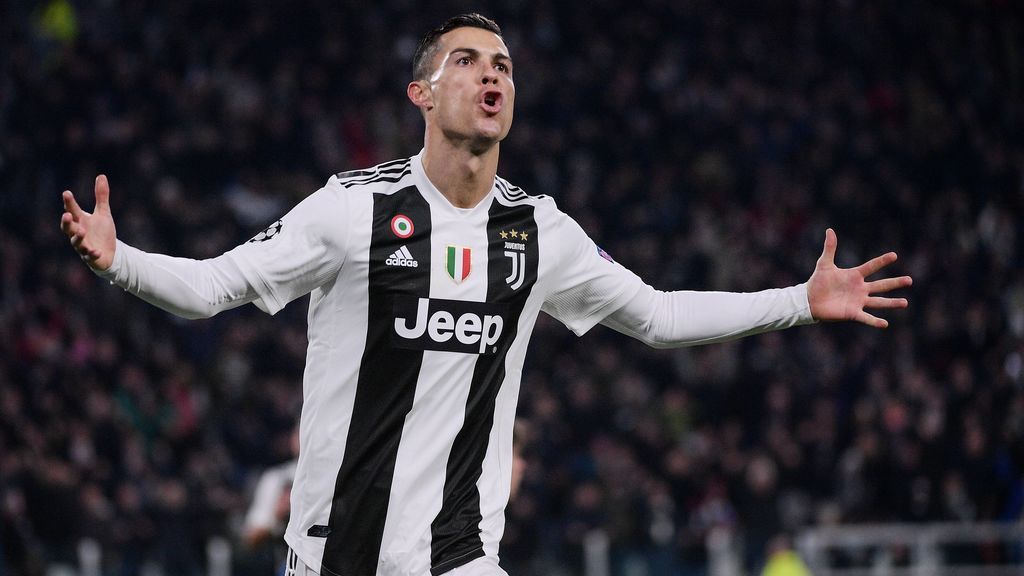 El entorno de Cristiano, tras no ganar el Balón de Oro: “Este es un mundo que vive de la podredumbre, la mafia y el hijo de puta del dinero” El entorno de Cristiano, tras no ganar el Balón de Oro: “Este es un mundo que vive de la podredumbre, la mafia y el hijo de puta del dinero”