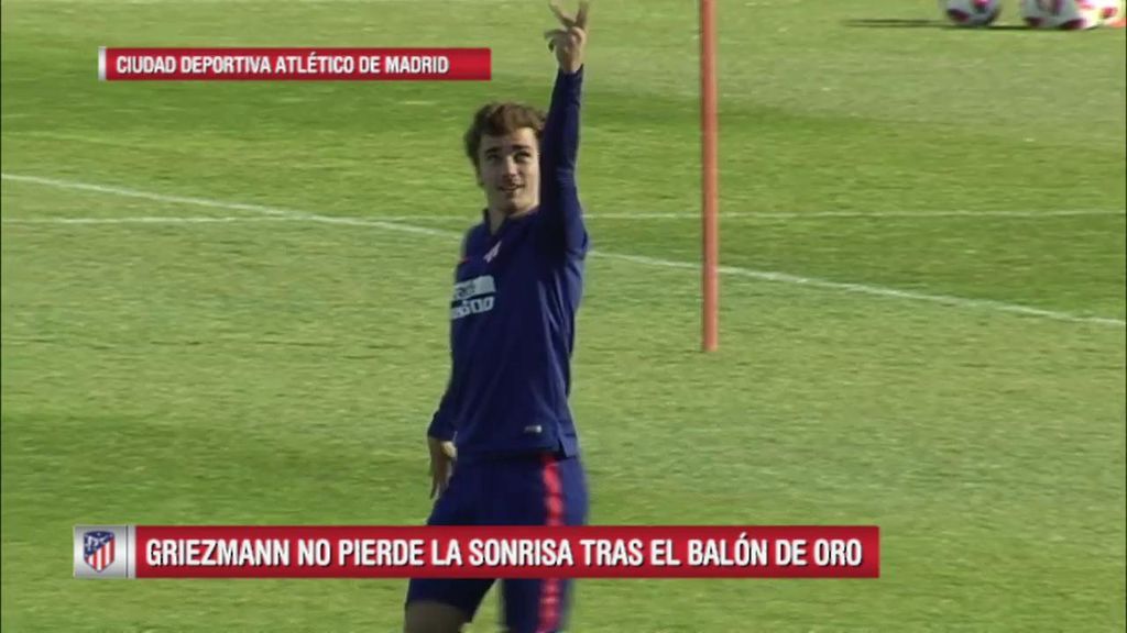 Griezmann no pierde la sonrisa tras el Balón de Oro y se anima con una sevillana en el entrenamiento