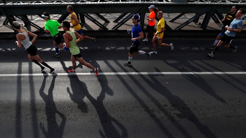 Las cámaras de seguridad pillan a decenas de atletas haciendo trampas en la maratón de Shenzhen (China) Las cámaras de seguridad pillan a decenas de atletas haciendo trampas en la maratón de Shenzhen (China)
